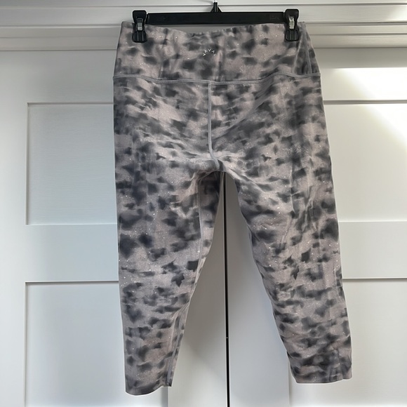 Varley Let’s Go crop leggings 18’ leaf. Size large - Picture 3 of 6